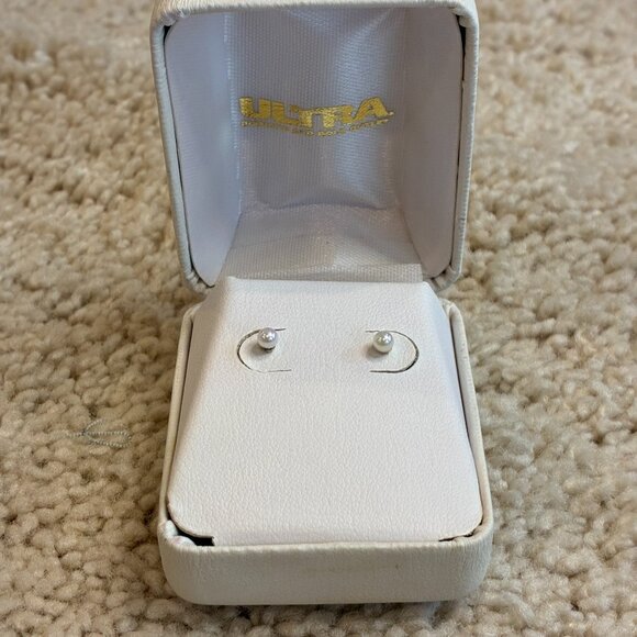 Ultra Jewelry Jewelry - Ultra Freshwater Pearl with 14K Yellow Gold Locking Back 4mm in White Hard Box